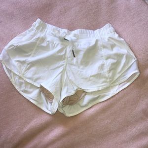 Lulu Lemon White Hotty Hot Short II 2.5’’